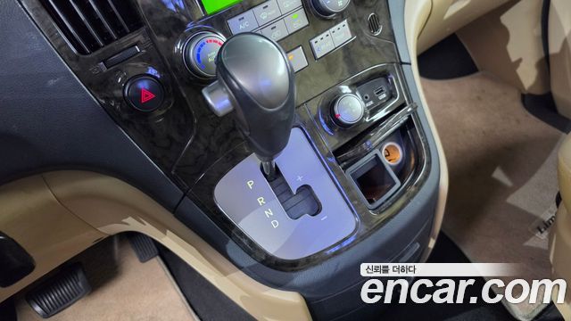 Hyundai Starex 2015 — photo 9