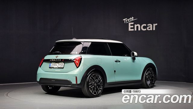 Mini Cooper 2025 — photo 2