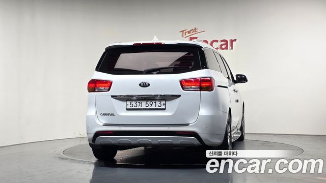 Kia Canival 2016 — photo 4