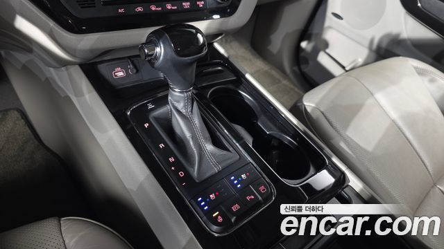 Kia Canival 2016 — photo 12