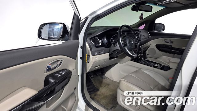 Kia Canival 2016 — photo 13
