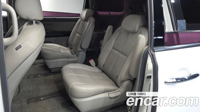 Kia Canival 2016 — photo 17