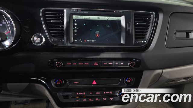 Kia Canival 2016 — photo 20