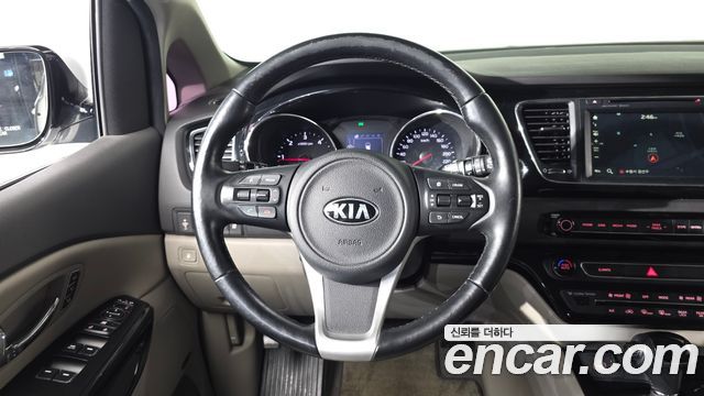 Kia Canival 2016 — photo 21