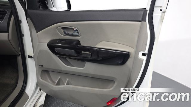 Kia Canival 2016 — photo 14