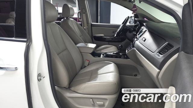 Kia Canival 2016 — photo 16