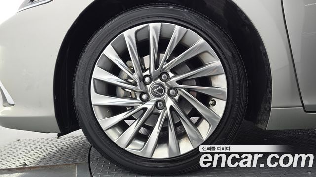 Lexus ES 2023 — photo 5