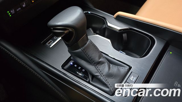 Lexus ES 2023 — photo 9