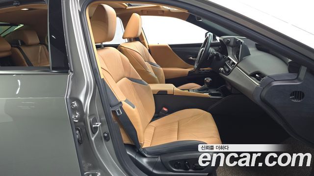 Lexus ES 2023 — photo 12