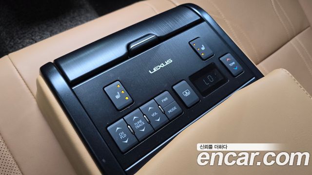 Lexus ES 2023 — photo 16