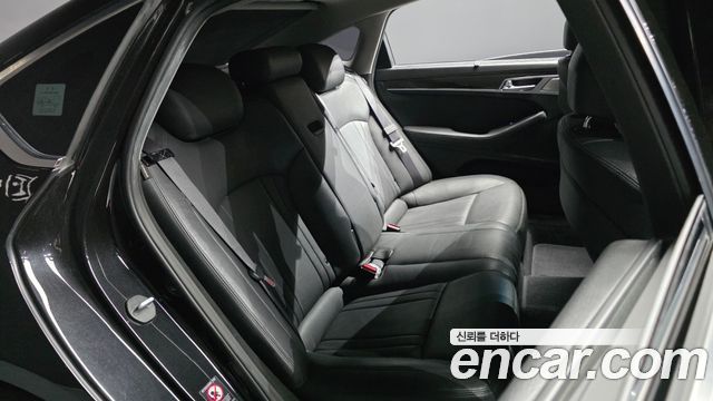 Genesis G80 2017 — photo 17