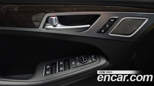 Genesis G80 2017 — photo 24