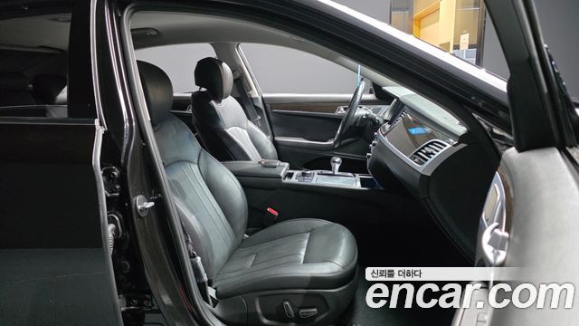 Genesis G80 2017 — photo 16