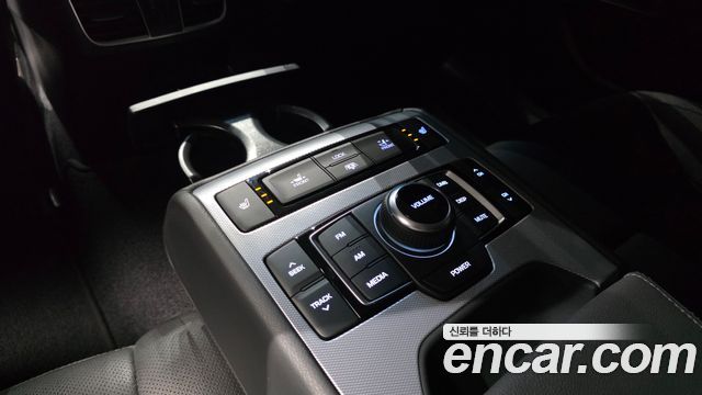 Genesis G80 2017 — photo 27