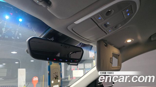 Genesis G80 2017 — photo 29