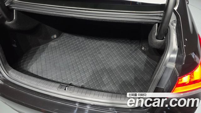 Genesis G80 2017 — photo 31