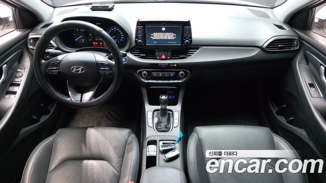 Hyundai i30 2018 — photo 10