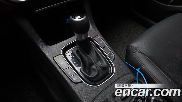 Hyundai i30 2018 — photo 12