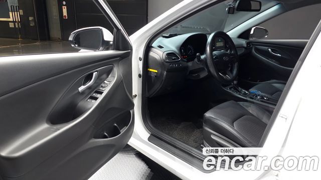 Hyundai i30 2018 — photo 13