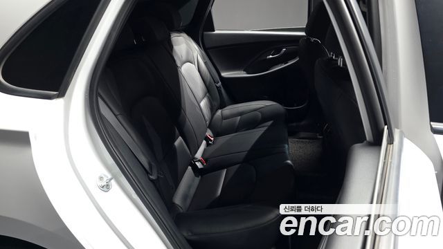 Hyundai i30 2018 — photo 18