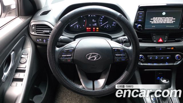 Hyundai i30 2018 — photo 19