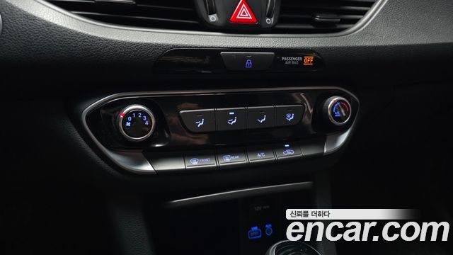 Hyundai i30 2018 — photo 21