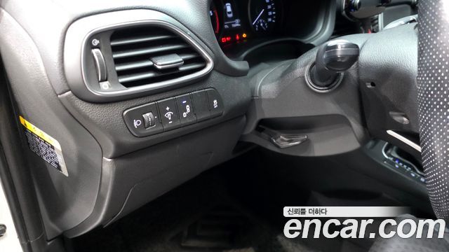 Hyundai i30 2018 — photo 24