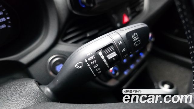 Hyundai i30 2018 — photo 26