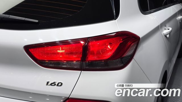 Hyundai i30 2018 — photo 9