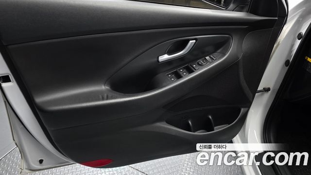 Hyundai i30 2018 — photo 14