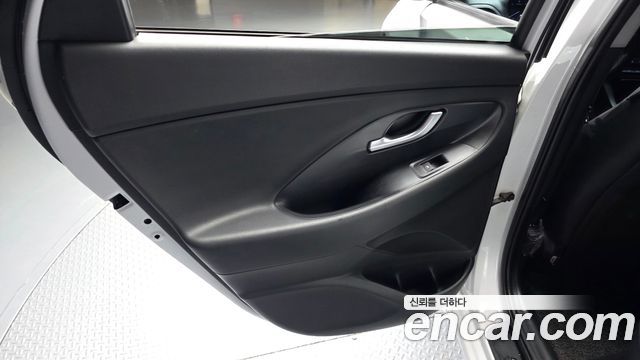 Hyundai i30 2018 — photo 15