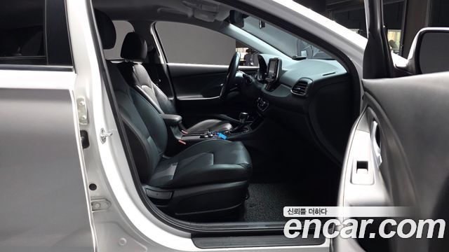 Hyundai i30 2018 — photo 16