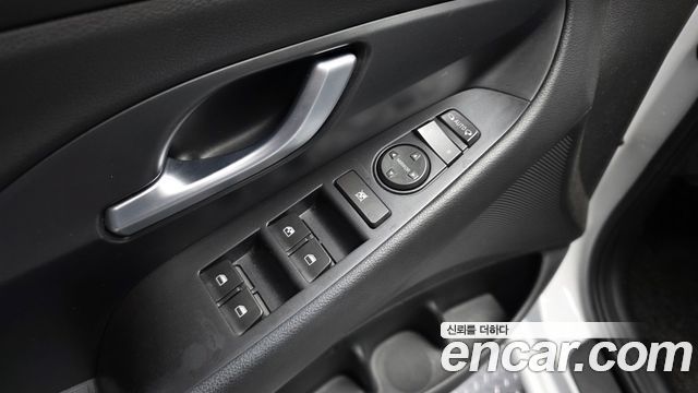 Hyundai i30 2018 — photo 27