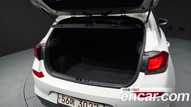Hyundai i30 2018 — photo 30