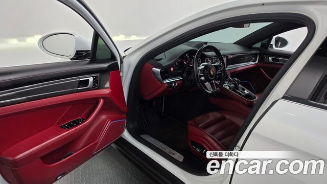 Porsche Panamera 2018 — photo 10