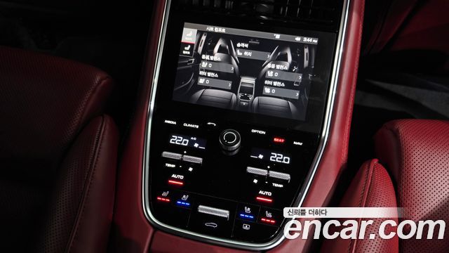Porsche Panamera 2018 — photo 19