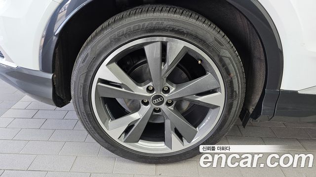 Audi Q4 e-tron 2022 — photo 5