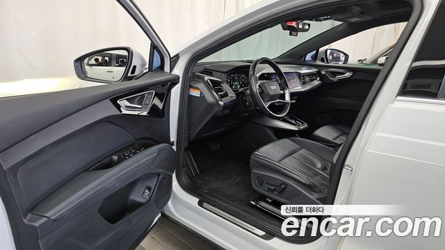 Audi Q4 e-tron 2022 — photo 10