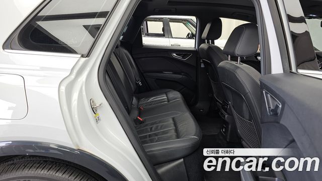Audi Q4 e-tron 2022 — photo 12