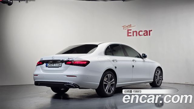 Mercedes-Benz E-Class 2022 — photo 2