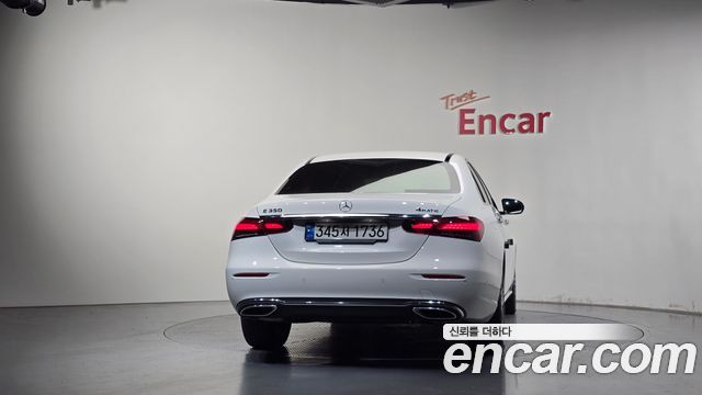 Mercedes-Benz E-Class 2022 — photo 4
