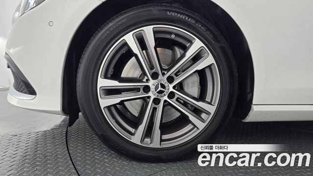 Mercedes-Benz E-Class 2022 — photo 5