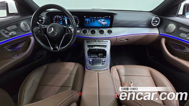 Mercedes-Benz E-Class 2022 — photo 10