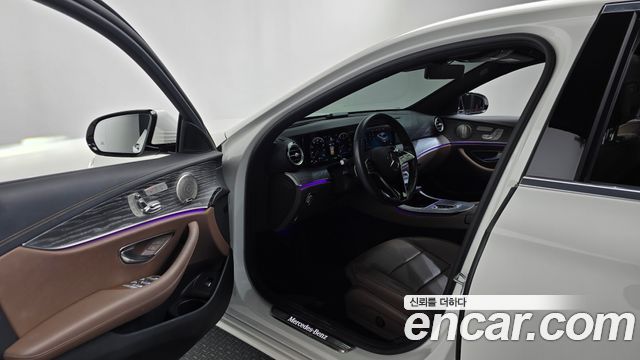 Mercedes-Benz E-Class 2022 — photo 13