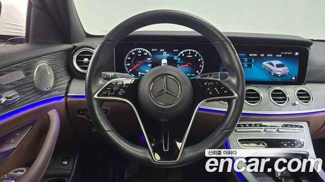 Mercedes-Benz E-Class 2022 — photo 18