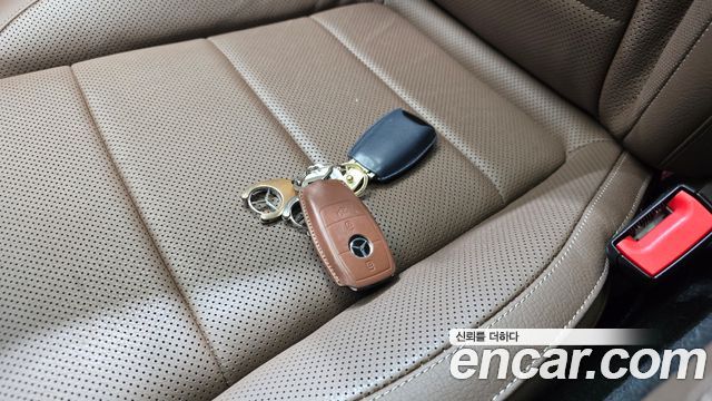 Mercedes-Benz E-Class 2022 — photo 20