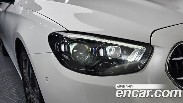 Mercedes-Benz E-Class 2022 — photo 8