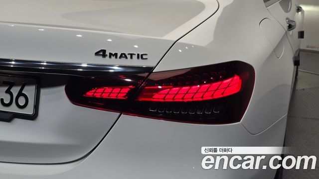 Mercedes-Benz E-Class 2022 — photo 9