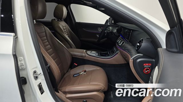 Mercedes-Benz E-Class 2022 — photo 16