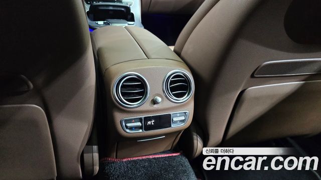 Mercedes-Benz E-Class 2022 — photo 30